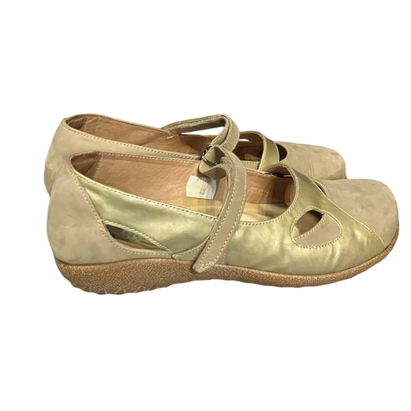 Naot Suede Beige Gold Flats Size 40/9 - Picture 7 of 10